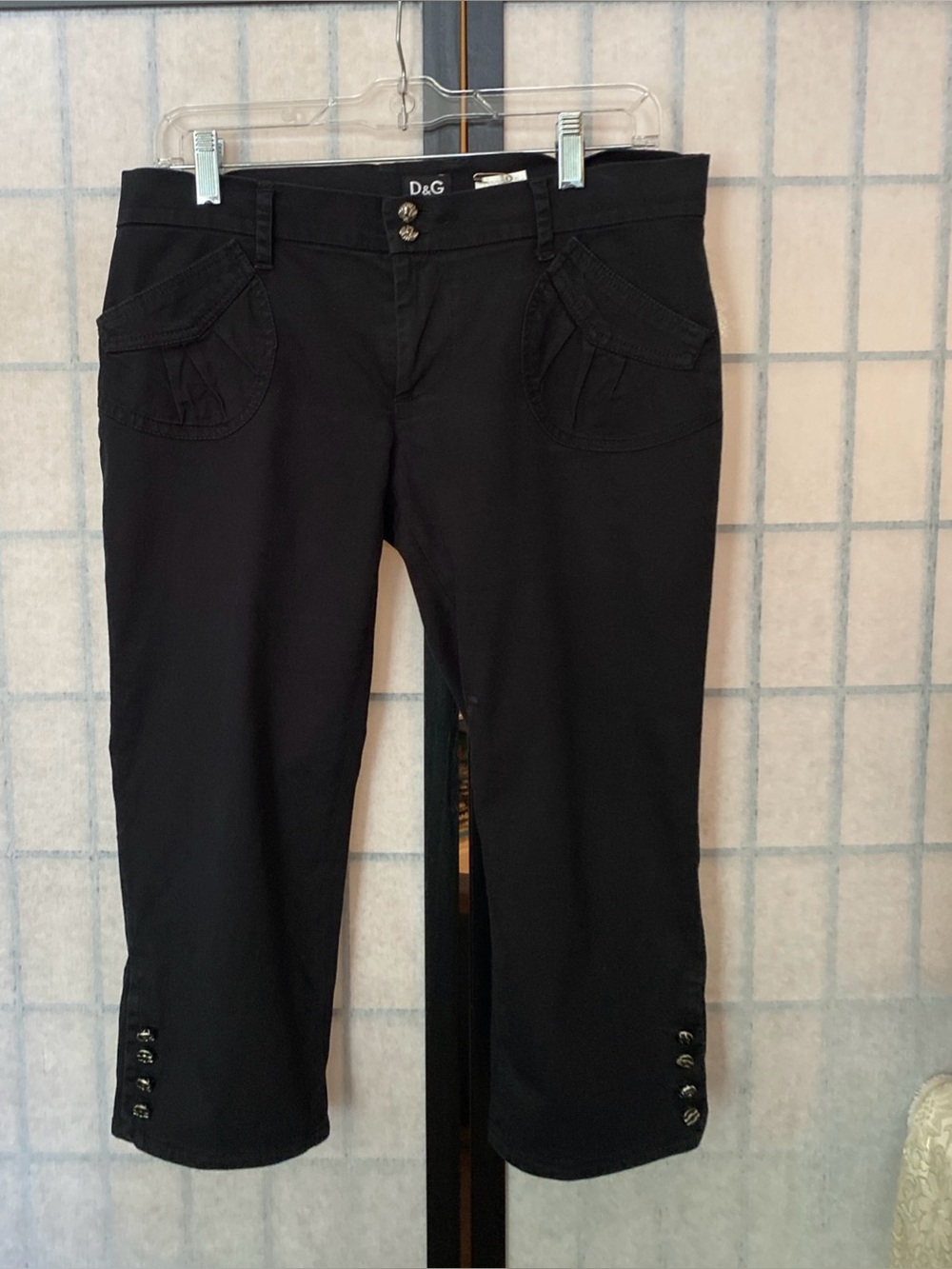 Authentic Dolce & Gabbana Black Cropped Capri Pants with Button Hem 30/44
